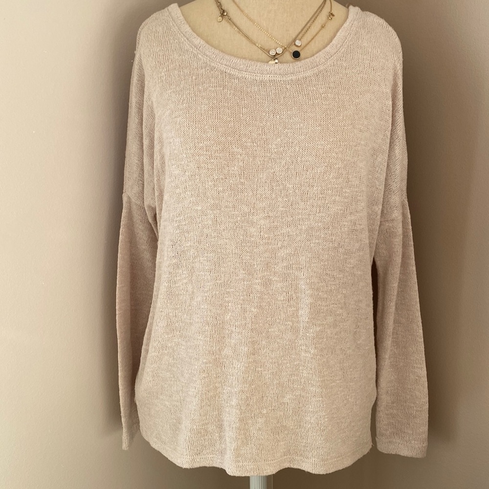 Ivory key hole back loose lightweight sweater